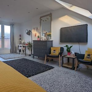 Deluxe Double Room Shower